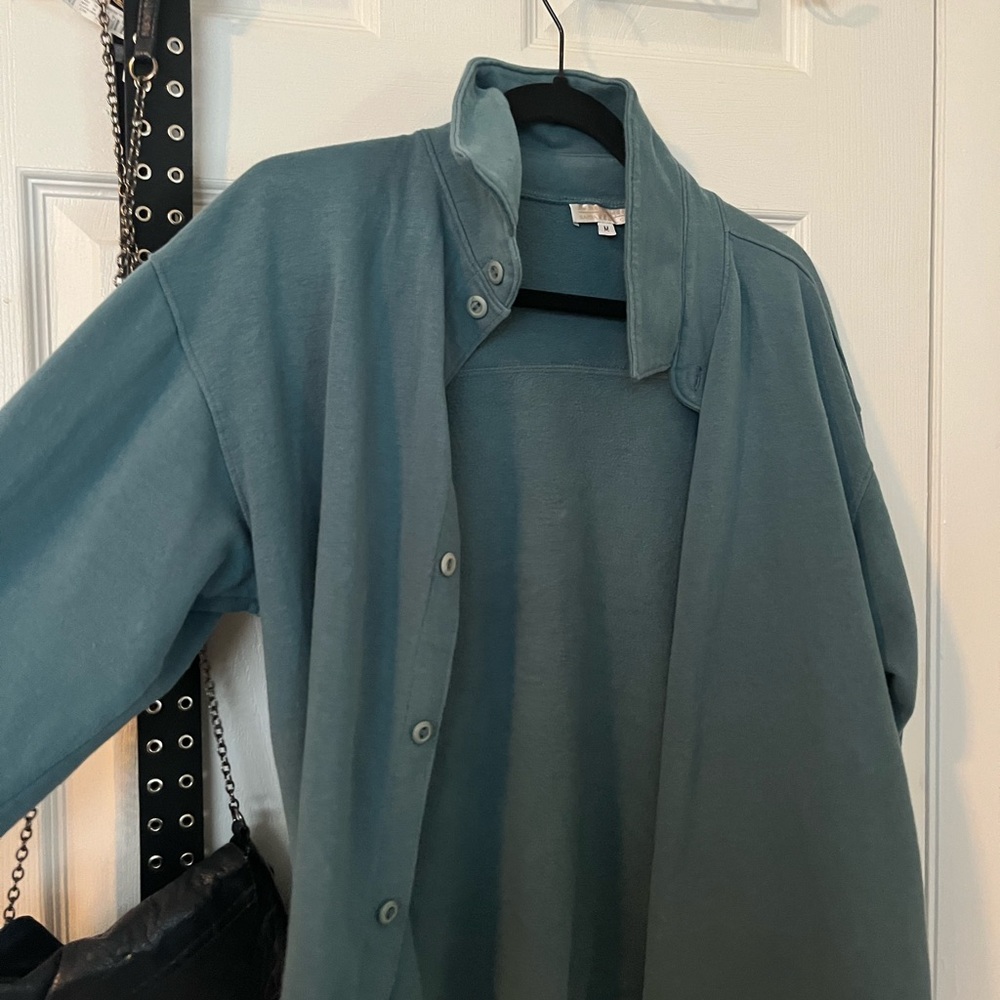 Button down sweater - Picture 2 of 3